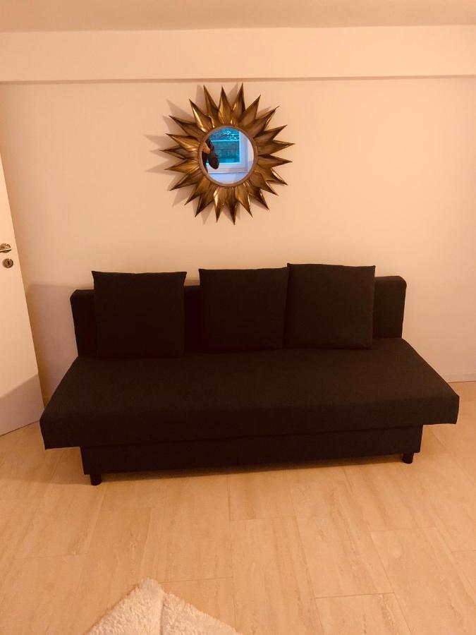 Souterrain Zimmer Mit Separatem Eingang Und Bad Dusseldorf Exterior photo